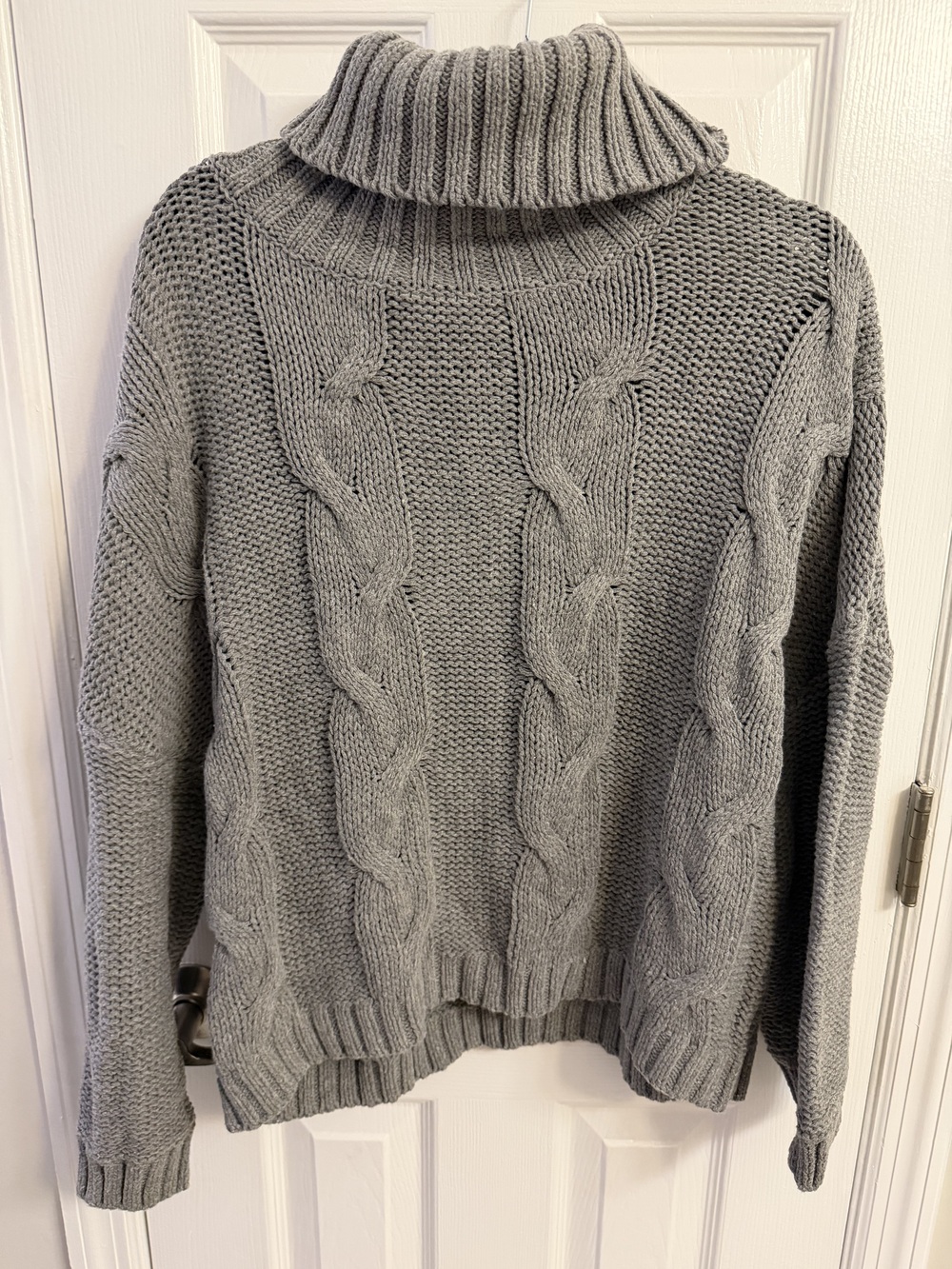 Gray Cable Knit Turtleneck Sweater Size M